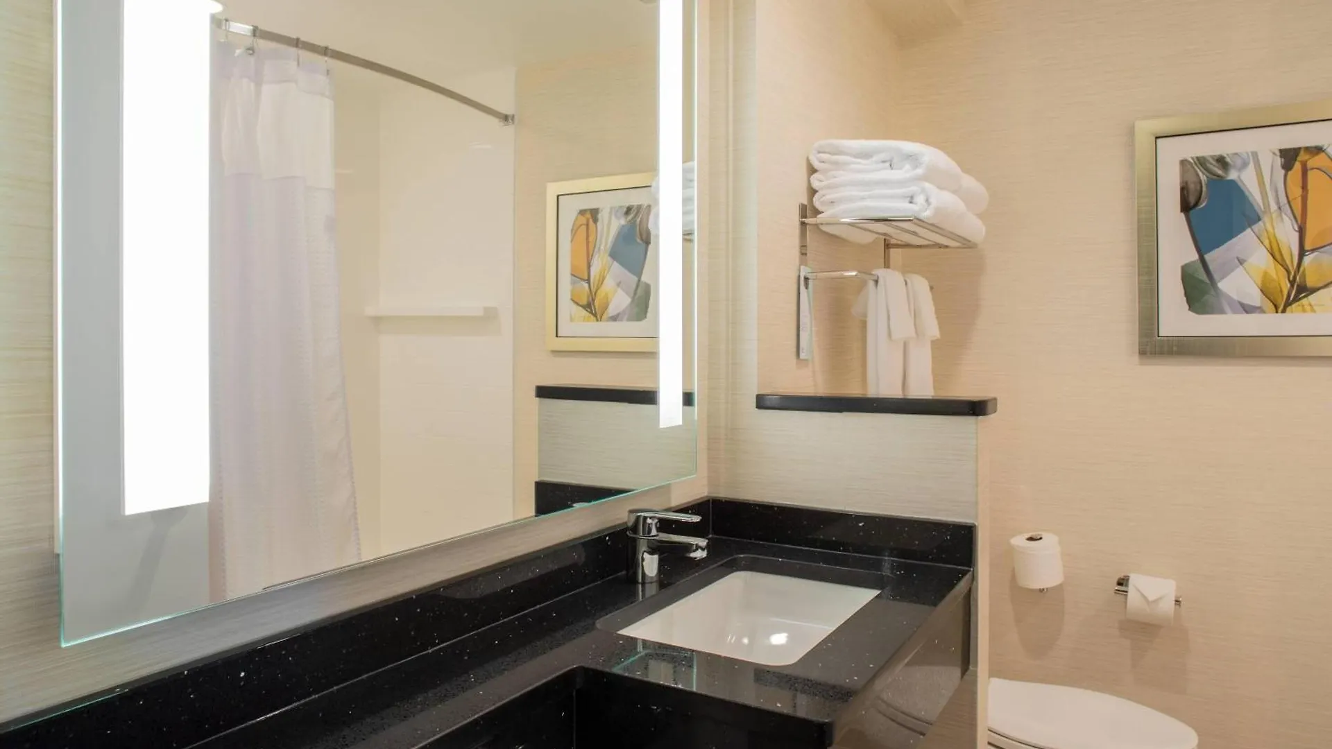 Fairfield Inn & Suites By Marriott New York Queens/Fresh Meadows Hotel
